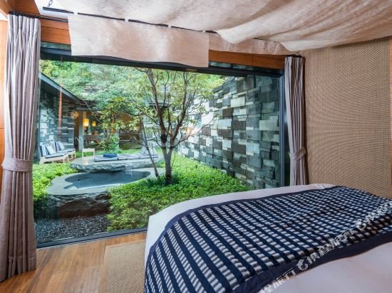 Фото The Lost Stone