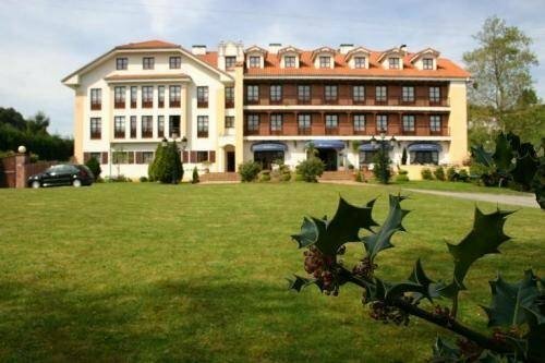 Гостиница Apartamentos Club Condal, Комиллас, фото