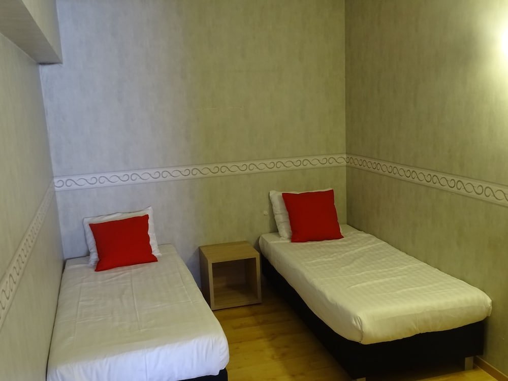 Фото Ambassador Suites Leuven