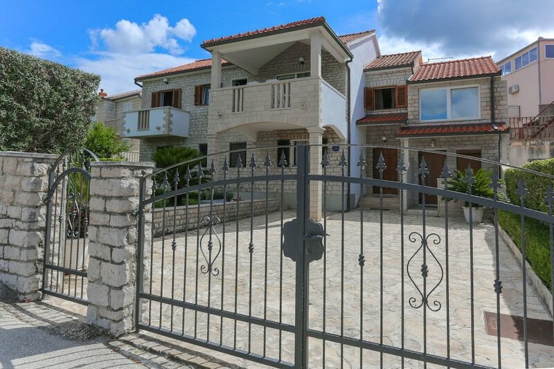 Гостиница Apartment Lucija