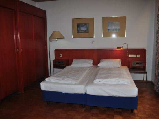 Фото Hotel Starkenburger Hof