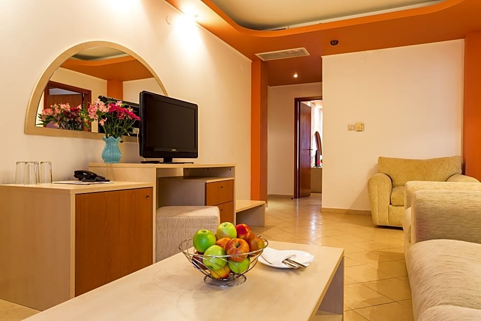 Фото Golden Pearl Hotel