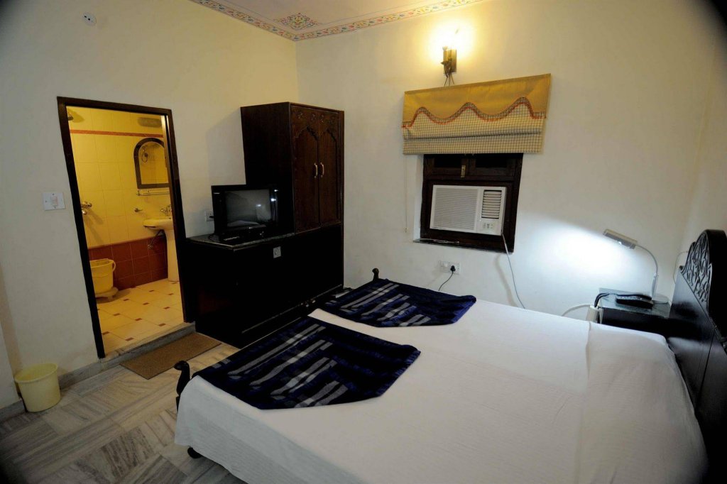 Фото Laxmi Palace Heritage Boutique Hotel