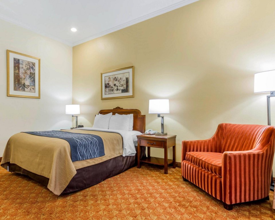 Фото Comfort Inn Monterey Peninsula Airport