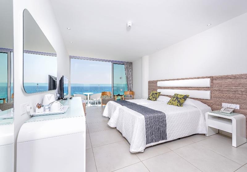 Фото Tasia Maris Sands