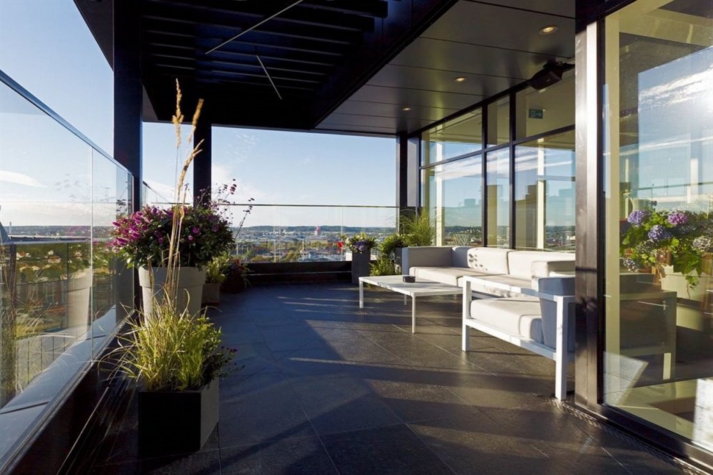 Фото Upper House