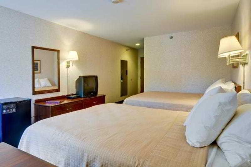 Фото Best Western Plaza Hotel Saugatuck