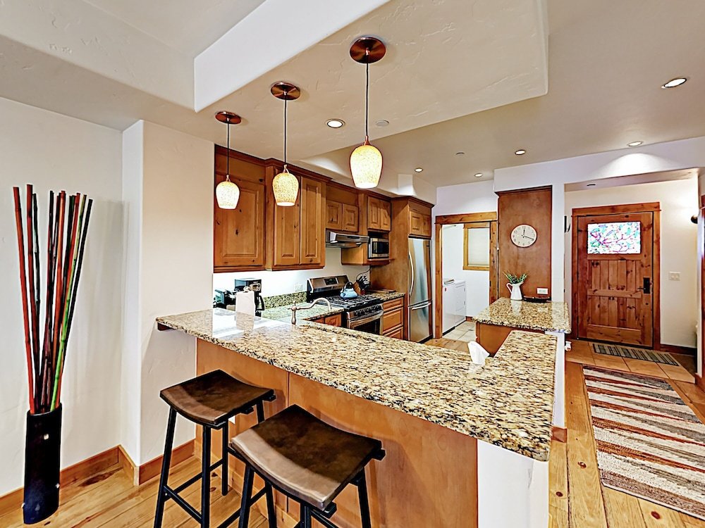 Фото Downtown Gem 2br/2.5ba Overlooking The Yampa River 2 Bedroom Condo