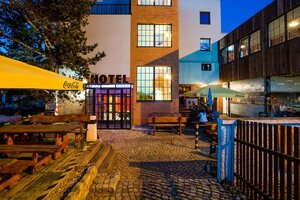 Гостиница Retro Hotel Garage в Остраве