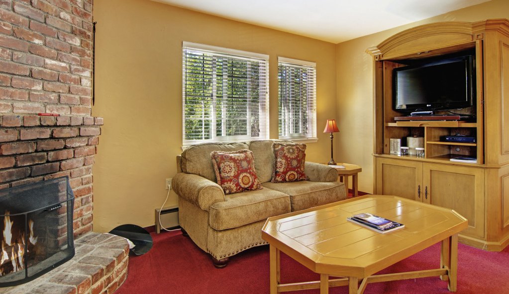 Фото Candle Light Inn