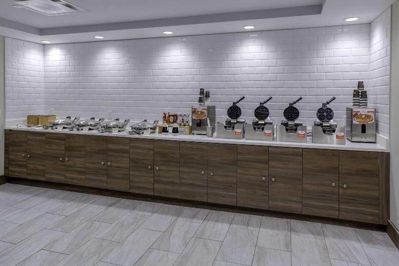 Фото TownePlace Suites by Marriott Dallas Downtown