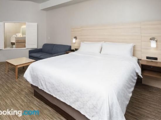 Фото Holiday Inn Express & Suites Michigan City, an Ihg Hotel