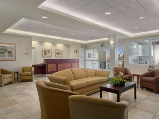 Фото Days Inn by Wyndham Edmonton South