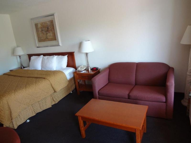 Фото Econo Lodge Airport at Rj Stadium