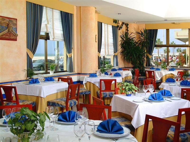 Фото Hotel Cádiz Paseo del Mar Affiliated by Meliá