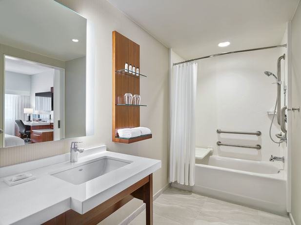 Фото Delta Hotels by Marriott Ashland Downtown