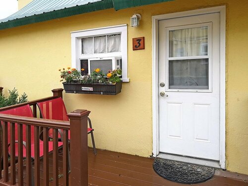 Гостиница Yellowstone Riverside Cottages