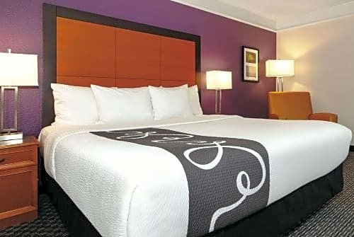 Фото La Quinta Inn & Suites by Wyndham Ontario Airport