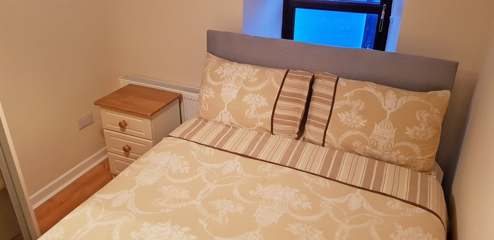Фото 3 Bedroom newly furnished cork city