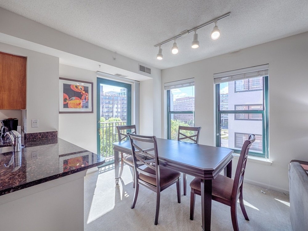 Фото Thomas Circle Apartments by Global