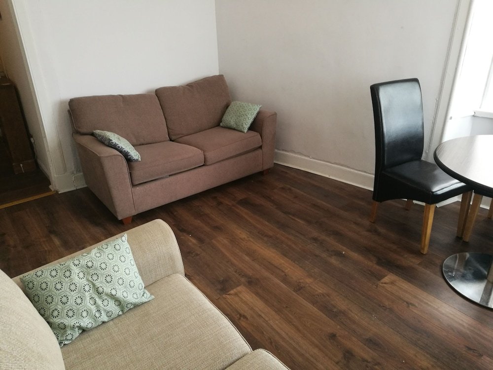 Фото Glasgow Hampden Garden Apartment