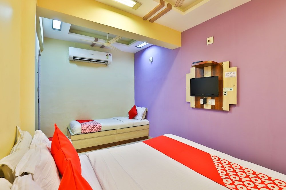 Фото Oyo Rooms Swastik Char Rasta CG Road