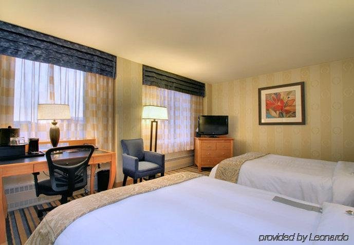 Фото Renaissance Des Moines Savery Hotel