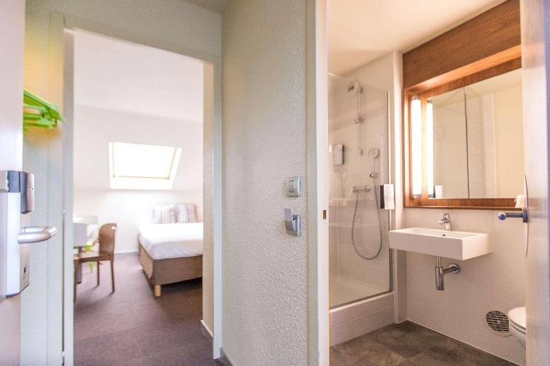 Фото Campanile Hotel Senlis