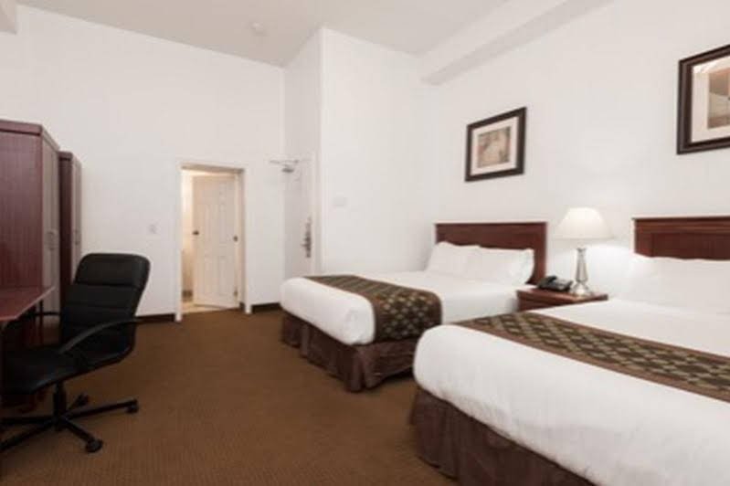 Фото Pembroke Inn