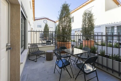 Lorenzo Home
