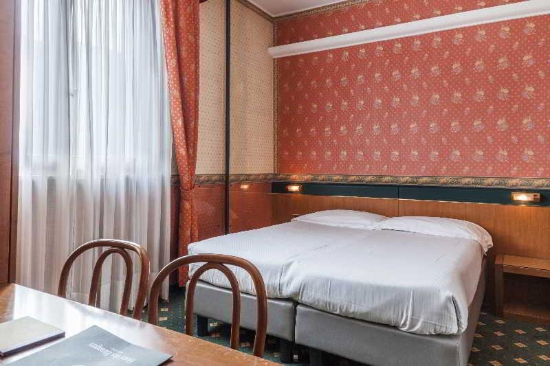Фото Hotel Des Etrangers