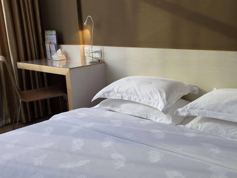 Фото Colour Inn Shenzhen Dongmen Branch