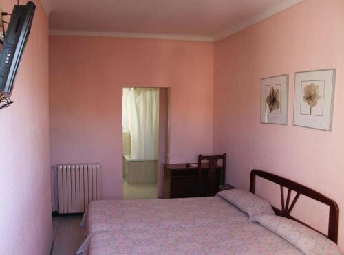 Гостиница Hostal Solimar в Бадалоне