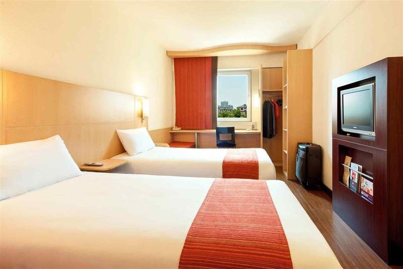 Фото Atour Hotel (Changshu Wanda Plaza Changjiang Road)