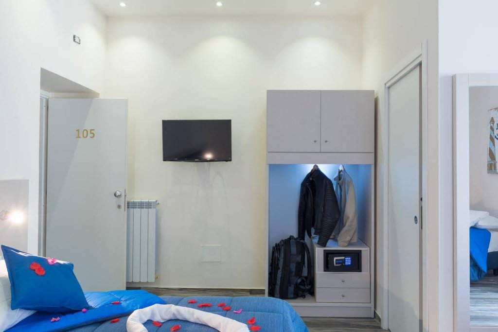 Фото Napoli's Gold Hotel