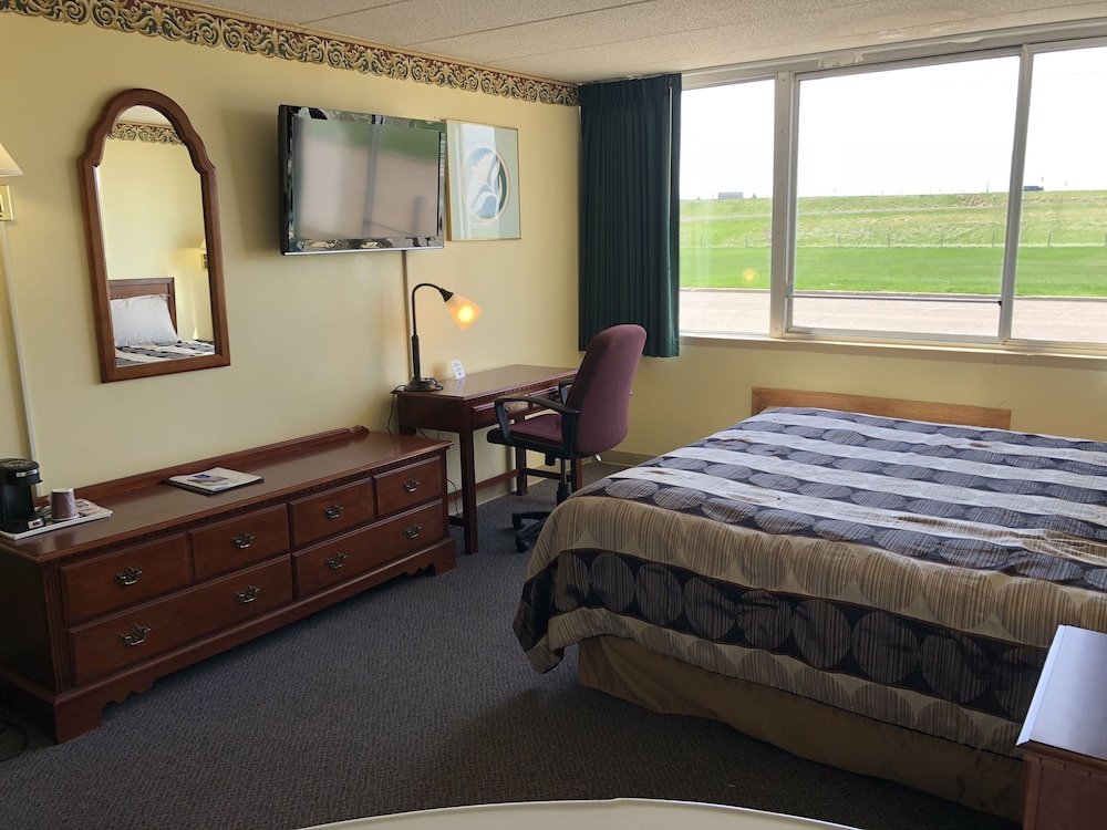 Фото Norwood Inn and Suites Worthington