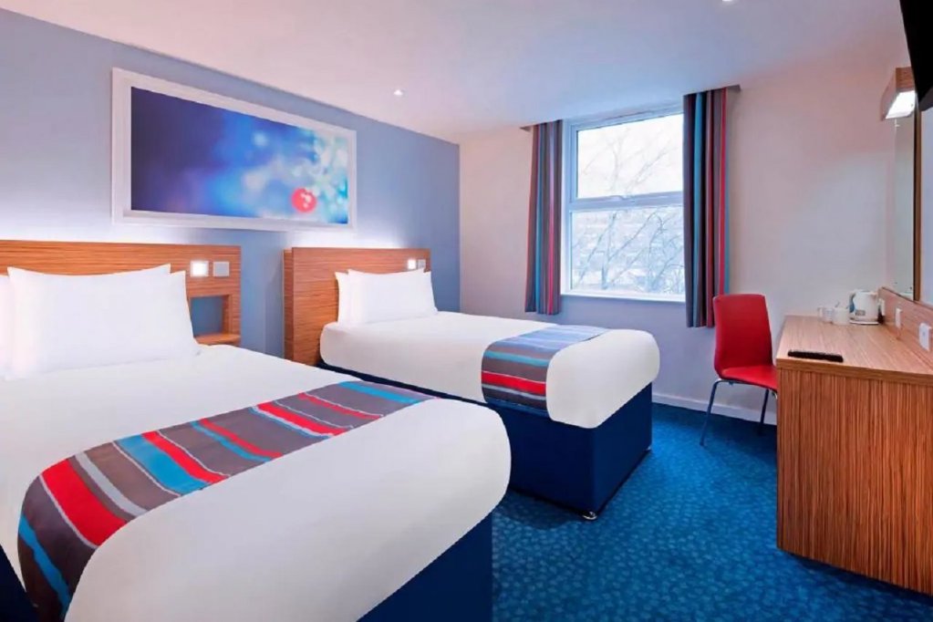 Фото Travelodge Edinburgh Cameron Toll