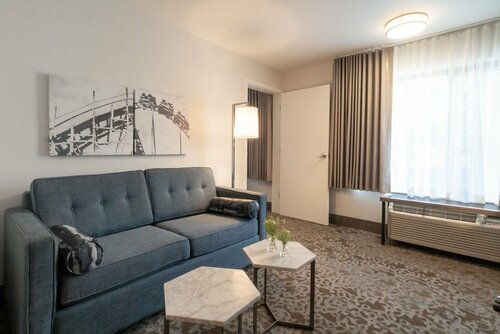 Гостиница Oxford Suites Portland - Jantzen Beach