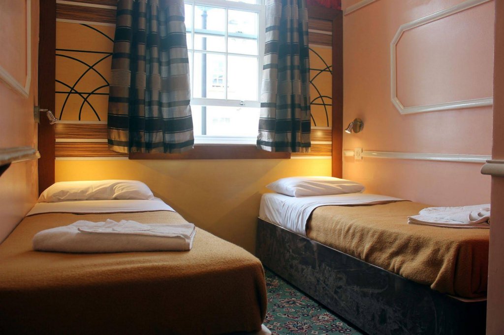 Фото Oyo Vegas Hotel