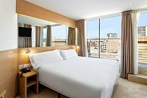 Гостиница Hotel Tarragona Centro Urbis в Таррагоне