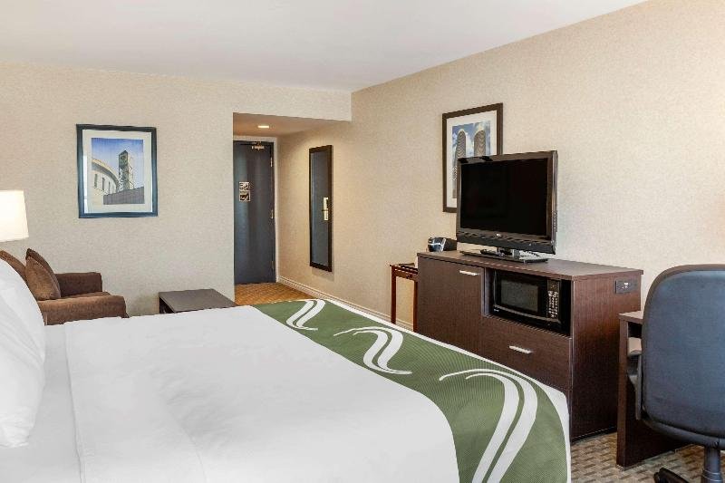 Фото Quality Inn Airport West