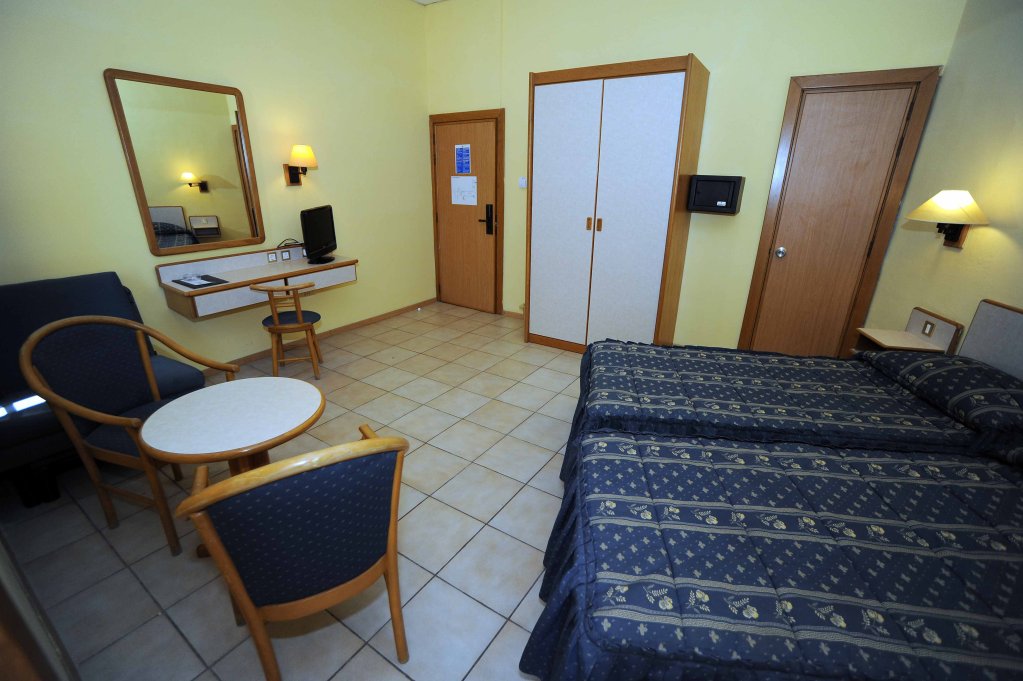 Фото Sliema Chalet Hotel