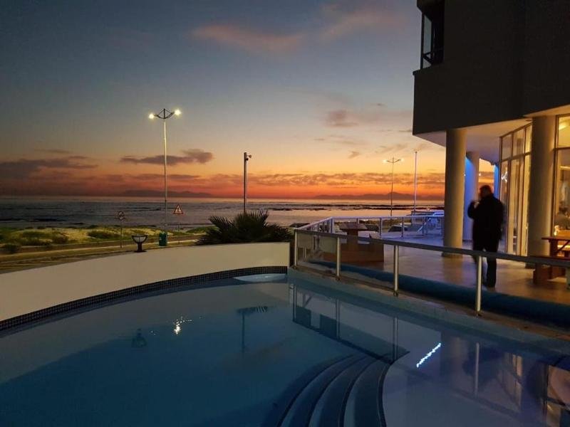 Фото Ocean Breeze Hotel