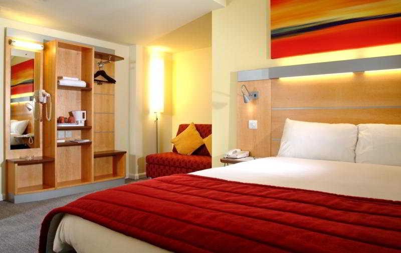 Фото Holiday Inn Express London - Swiss Cottage, an Ihg Hotel