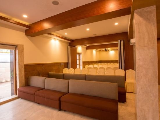 Фото Zuzu Galaxy Annex Hotel