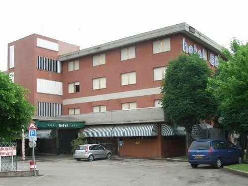 Гостиница Cdh Hotel Modena в Модене