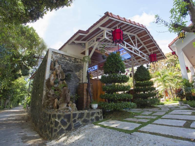 Фото Little Garden Bungalow