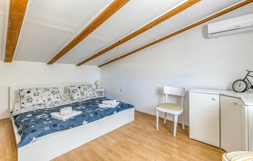 Гостиница Amazing Home in Novi Vinodolski With Wifi and 2 Bedrooms