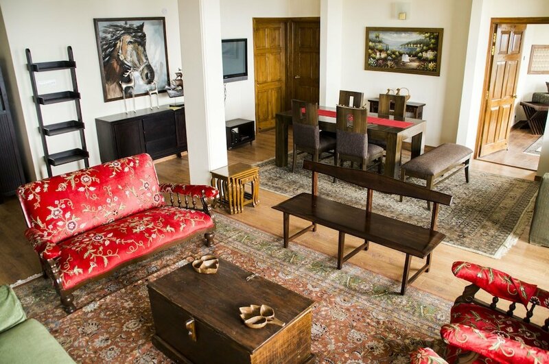 Гостиница The Manor Luxury Service Apartments
