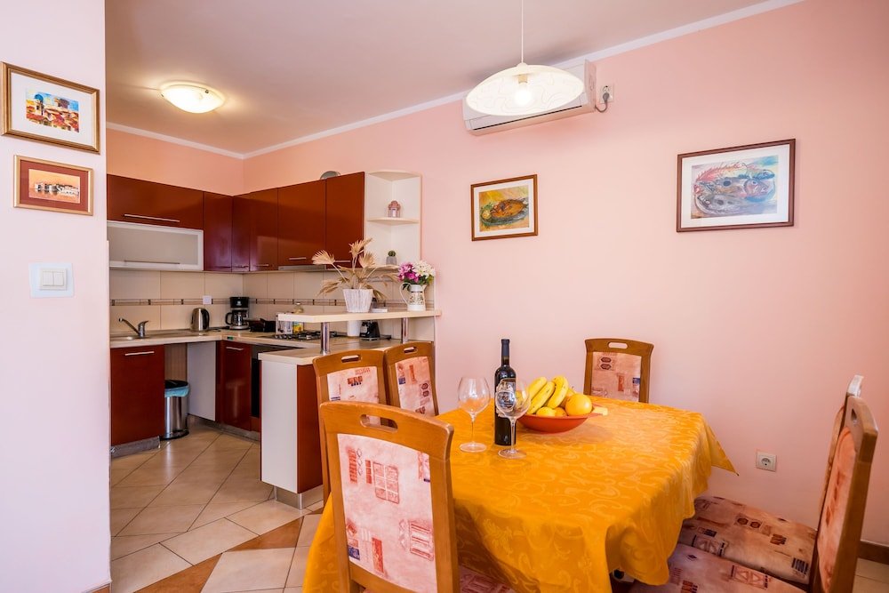 Фото Apartments Ljubimir